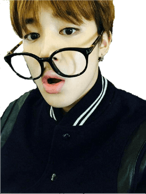 Jimin 戴眼镜的惊讶表情