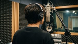 Kpop偶像在录音室中的幕后真实瞬间。 — Kpop 動圖 壁紙