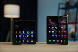 Oppo 与 Samsung 折叠手机 — Oppo 壁紙