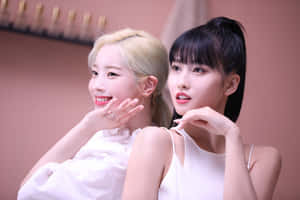 TWICE 迷人團體照 — 트와이스 壁紙