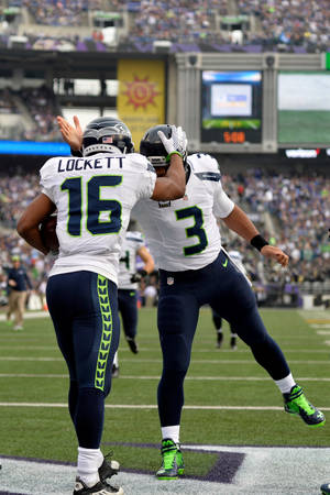 Tyler Lockett Russell Wilson 西雅圖海鷹隊美式足球員 — 小米平板8 壁紙