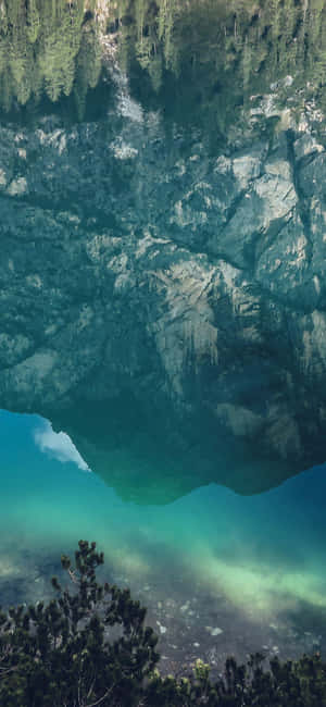 原始森林中的美丽瀑布：iPhone X 自然背景 — Infinix Zero 30 壁紙
