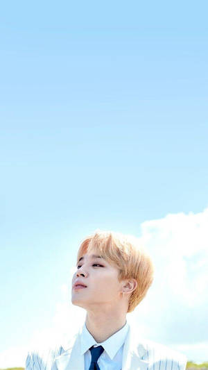 可愛的BTS Jimin天空下 — 귀여운 방탄소년단 壁紙