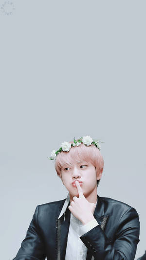 可爱的防弹少年团Jin戴着花冠 — 귀여운 방탄소년단 壁紙