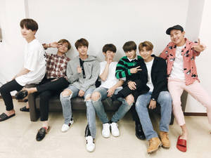 可爱防弹少年团后台摆姿势 — 귀여운 방탄소년단 壁紙