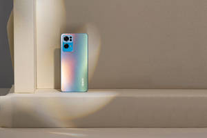 光影中的多彩Oppo智能手机 — Oppo 壁紙