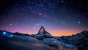 Macbook 上清晰美麗的夜空山頂景象
