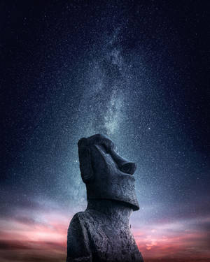 夜晚星空下的復活節島摩艾雕像，復活節桌布 — 4:5 壁紙