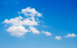 日出時分的絢麗天空。 — 蓝天 壁紙