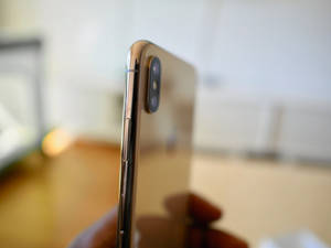 金色iPhone Xs壁纸 — iPhone Xs 壁紙