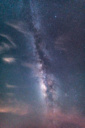 星空中的一道光痕 — 小米平板9 Pro 壁紙