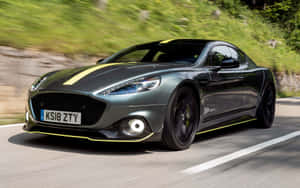 標題：Aston Martin Rapide S – 力量與奢華的融合 — Steam Deck OLED 壁紙