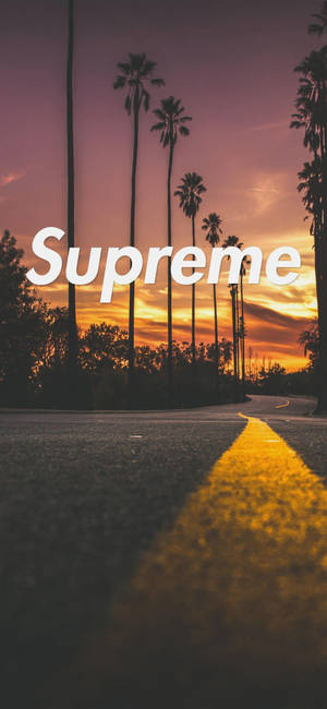 橙色 Supreme 标志在路上 — iPhone 13 Pro Max 壁紙