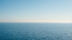極簡海洋水平線，帶有細膩的藍色漸層。 — 海洋 壁紙