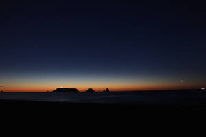 夕陽天空與夜空星辰，海洋壁紙 — 夜晚 壁紙
