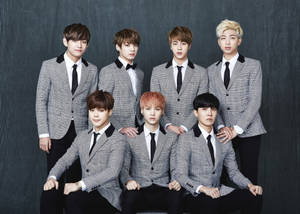 灰色格紋西裝酷炫BTS筆電桌布 — BTS 美學 壁紙
