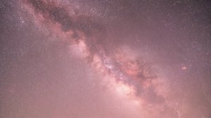 夢幻淺粉紅星夜，閃耀著發光的粉紅星辰。 — 淺粉美學 壁紙