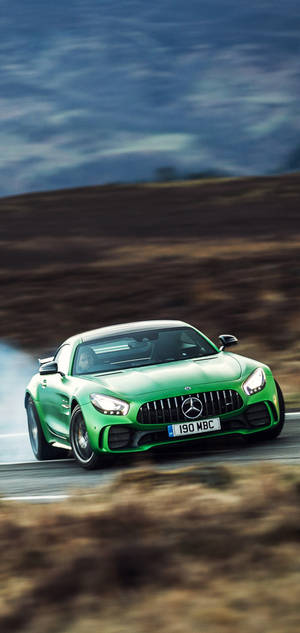 Mercedes AMG iPhone 綠色賽車 — iPhone 13 Pro Max 壁紙