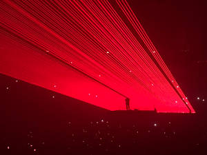 肯伊·威斯特 Saint Pablo — 暗红色 壁紙