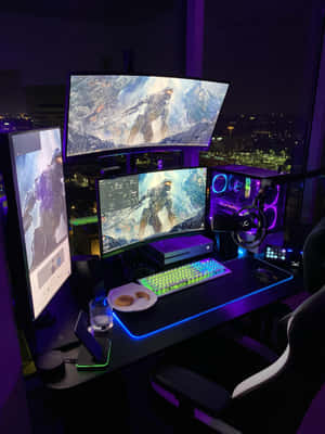 配备显卡和三屏显示器的高性能游戏 PC 设置。 — Galaxy Z TriFold 壁紙