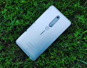 鐵藍色 Nokia 6.1 背面