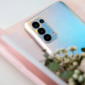 银色Oppo Reno 5智能手机 — Oppo 壁紙