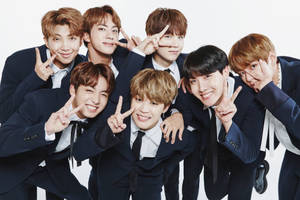 防彈少年團和平手勢酷炫筆電桌布 — BTS 美學 壁紙