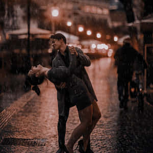 雨中情侶圖片
