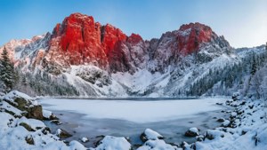 冬季風景，紅山覆雪，湖面冰封